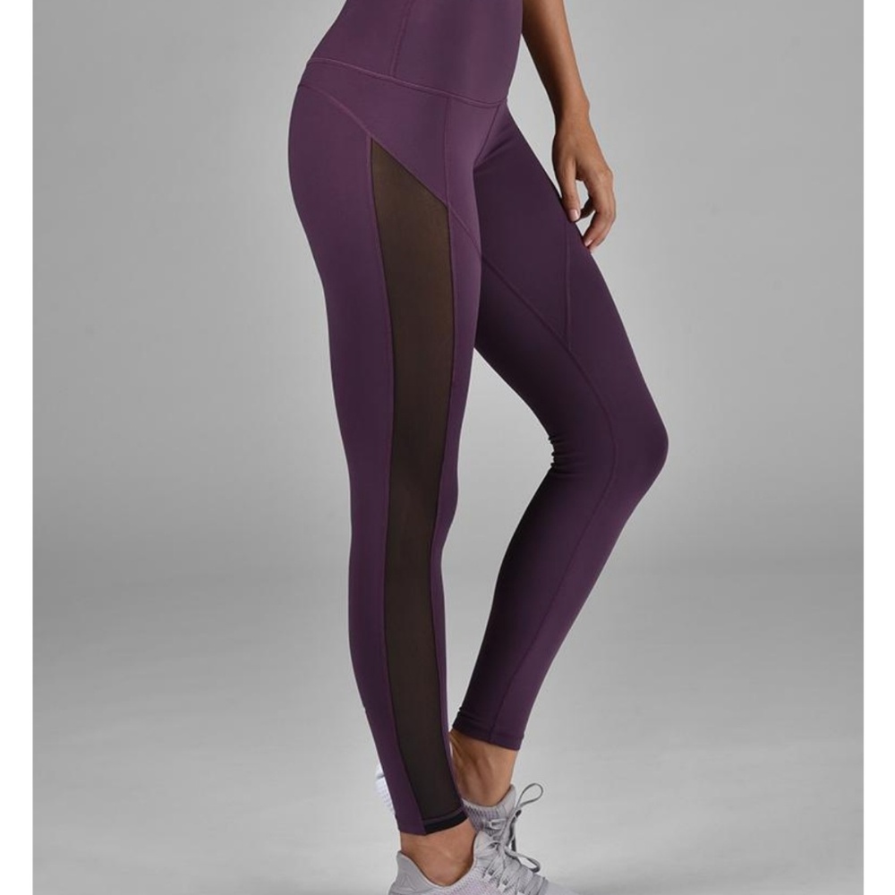 Glyder Elevated mesh legging in blackberry